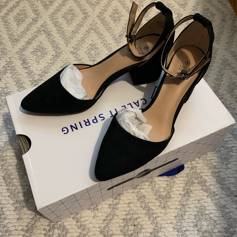 NWT Black ankle strap pointy toe block heels